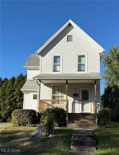 286 W Maryland Ave, Sebring, OH 44672