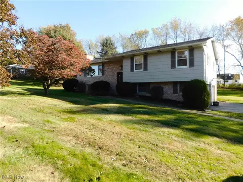 49410 S Park Cir, East Liverpool, OH 43920