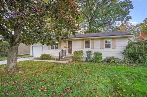 2388 Innwood Dr, Youngstown, OH 44515