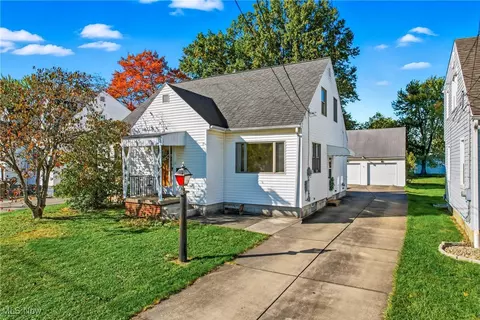 1727 Lexington Ave NW, Warren, OH 44485