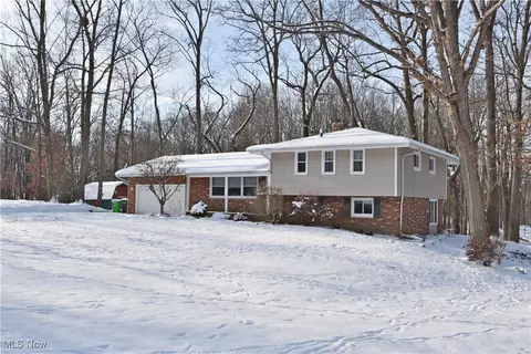 7070 Kral Dr, Walton Hills, OH 44146
