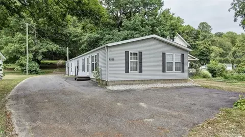6269 Columbia Rd NW, Dover, OH 44622