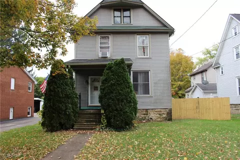306 E Chestnut St, Lisbon, OH 44432