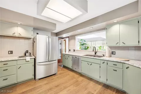 Kitchen - 245 Vassar Ave, Elyria, OH 44035 photo 2 of 3