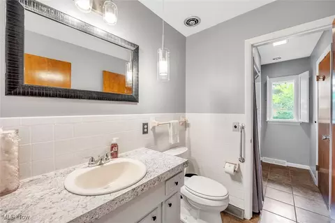 Bath - 245 Vassar Ave, Elyria, OH 44035 photo 3 of 5