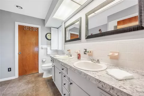 Bath - 245 Vassar Ave, Elyria, OH 44035 photo 1 of 5