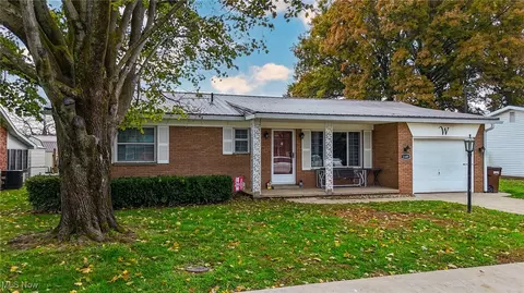 1109 4th St, Belpre, OH 45714
