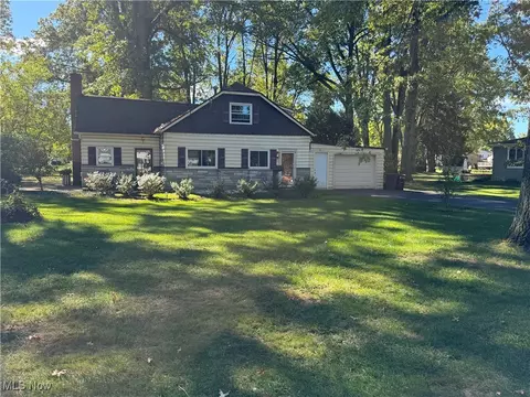 715 Crestview Dr, Boardman, OH 44512