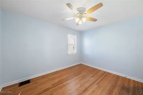 Bedroom - 6096 Wareham Dr, Parma, OH 44129 photo 4 of 8