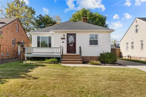 6096 Wareham Dr, Parma, OH 44129