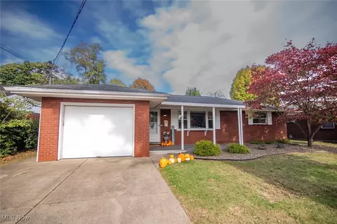 605 37th St, Vienna, WV 26105