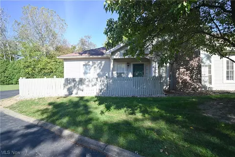 51 Woodland Chase, Niles, OH 44446