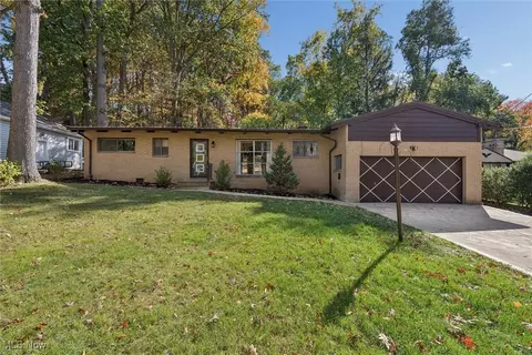 4601 W Ridgewood Dr, Parma, OH 44134