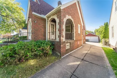 6711 Forest Ave, Parma, OH 44129 photo 2