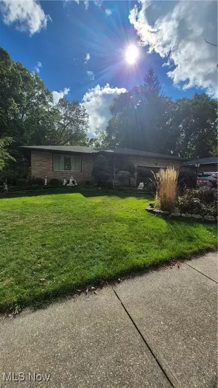 2900 Parmalee Dr, Seven Hills, OH 44131