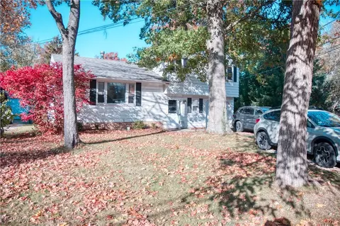 33298 Lake Rd, Avon Lake, OH 44012