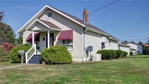 1107 Parrish St, Uhrichsville, OH 44683