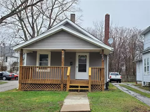 623 W 57th St, Ashtabula, OH 44004 photo 2