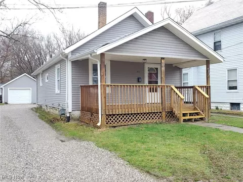 623 W 57th St, Ashtabula, OH 44004 photo 8