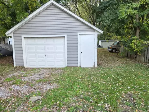 623 W 57th St, Ashtabula, OH 44004 photo 25