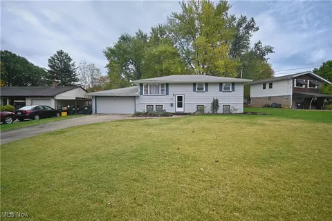 3811 Artmar Dr, Youngstown, OH 44515