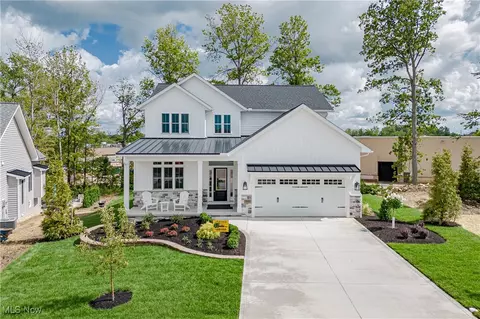 562 Magnolia Ct, Mayfield Village, OH 44143