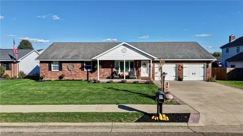 471 Snazzy Cir SW, New Philadelphia, OH 44663