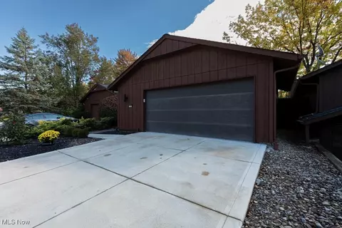 17809 Cliffside Dr, Strongsville, OH 44136