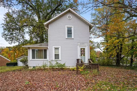 4231 Canfield Rd, Canfield, OH 44406