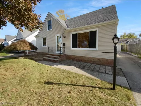 1297 E Miner Rd, Mayfield Heights, OH 44124