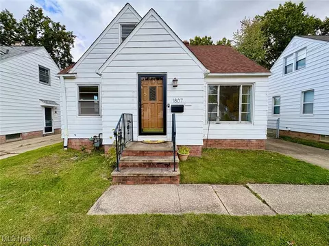 1807 E 294th St, Wickliffe, OH 44092