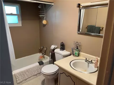 Bath - 1805 W 19th St, Ashtabula, OH 44004 photo 1 of 1