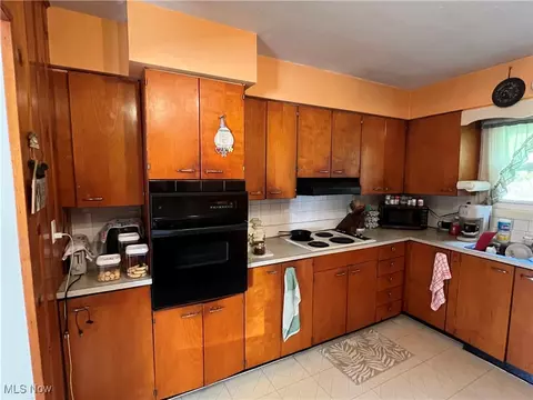 Kitchen - 1805 W 19th St, Ashtabula, OH 44004 photo 2 of 2
