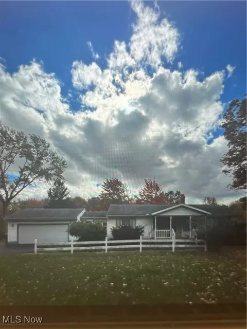 7876 Russellhurst Dr, Kirtland, OH 44094