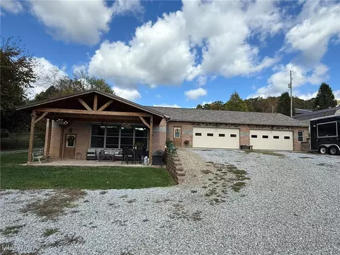 1507 Johnstown Rd NE, Dover, OH 44622