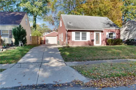 1521 Anderson Rd, Cuyahoga Falls, OH 44221