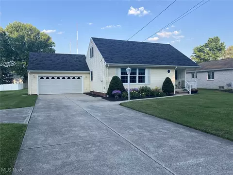 7579 Mccreary Rd, Seven Hills, OH 44131