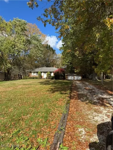 1029 Maple St, Tallmadge, OH 44278