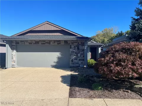 13513 Suncrest Ct, Strongsville, OH 44136