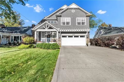 28805 Cresthaven Dr, Willowick, OH 44095