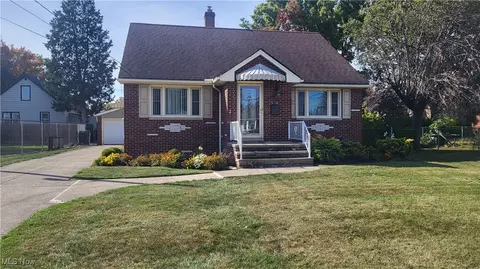 5118 W 4th St, Brooklyn Heights, OH 44131