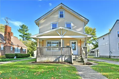 781 Oak Knoll Ave SE, Warren, OH 44484