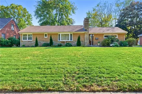 218 Bonnett St SW, North Canton, OH 44720