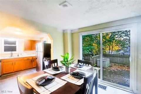Dining - 1651 Price Rd, Youngstown, OH 44509 photo 1 of 2