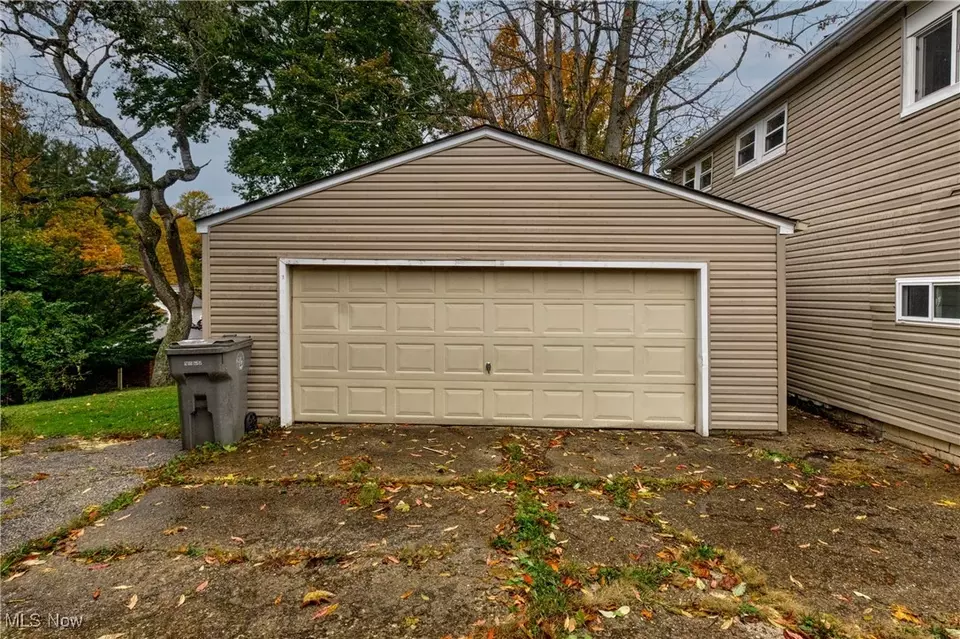 Exterior - 1651 Price Rd, Youngstown, OH 44509 photo 5 of 9