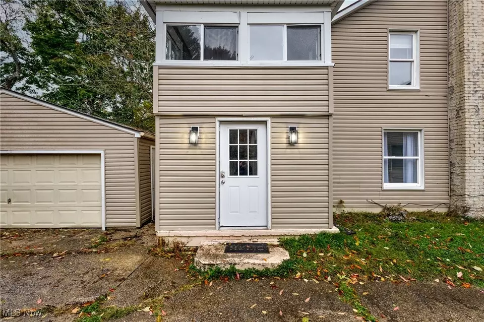 Exterior - 1651 Price Rd, Youngstown, OH 44509 photo 4 of 9