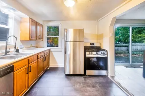 Kitchen - 1651 Price Rd, Youngstown, OH 44509 photo 1 of 3