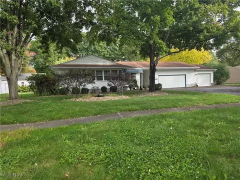 1721 Difford Dr, Niles, OH 44446