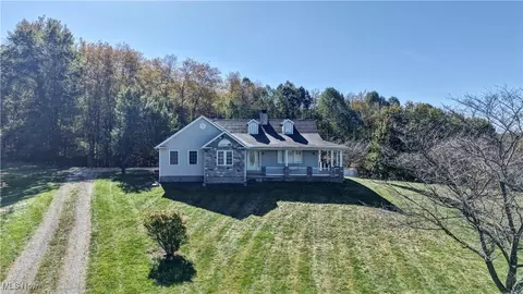 577 May Valley Rd SW, New Philadelphia, OH 44663