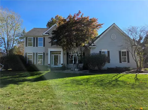 279 Briargate Ct, Avon Lake, OH 44012
